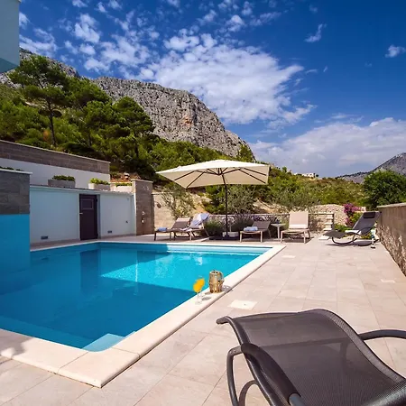 Tolles In Mit Offenem Kamin Holiday home Duce