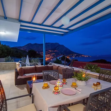 Tolles In Mit Offenem Kamin Holiday home Duce