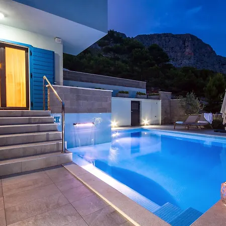Tolles In Mit Offenem Kamin Holiday home Duce