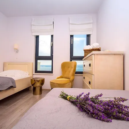 Tolles In Mit Offenem Kamin Holiday home Duce